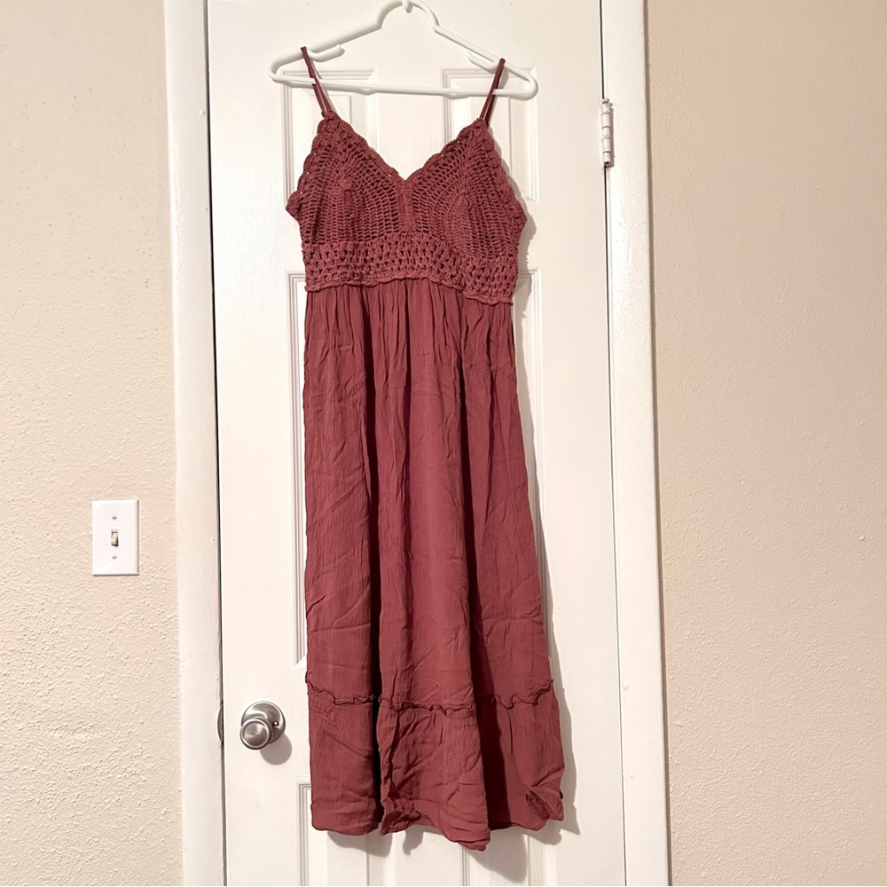 Maternity Hint of Blush crochet sleeveless midi dress, size L